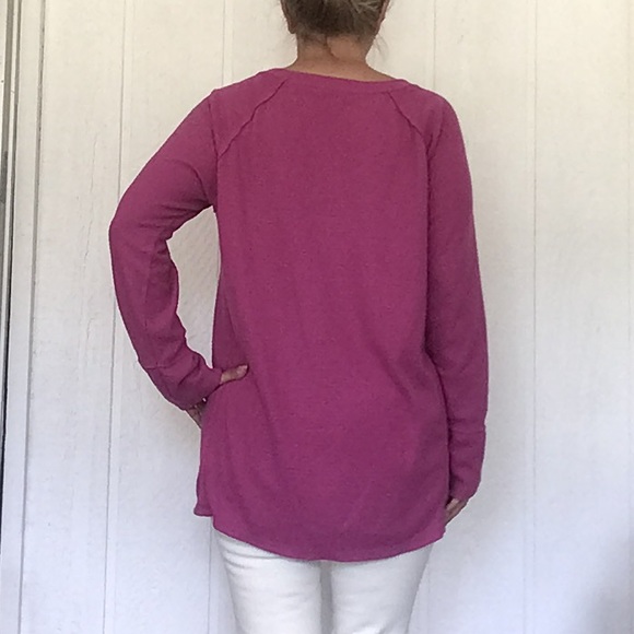 WILDFOX HALEY LONG SLEEVE V NECK PULLOVER TOP. SIZE LARGE - Picture 8 of 15